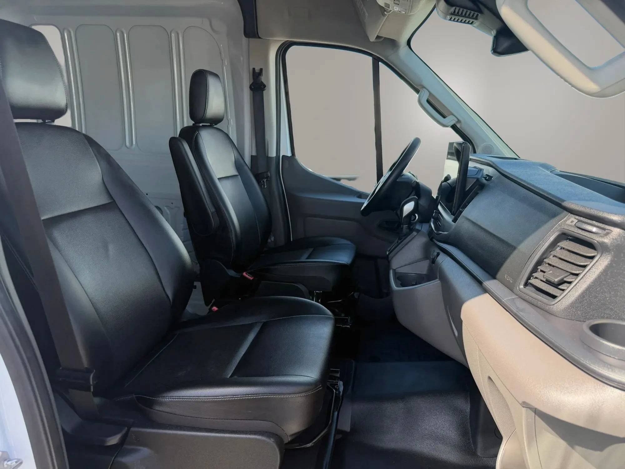 Used 2026 Ford Transit 250 148 High Roof Extended RWD image 14