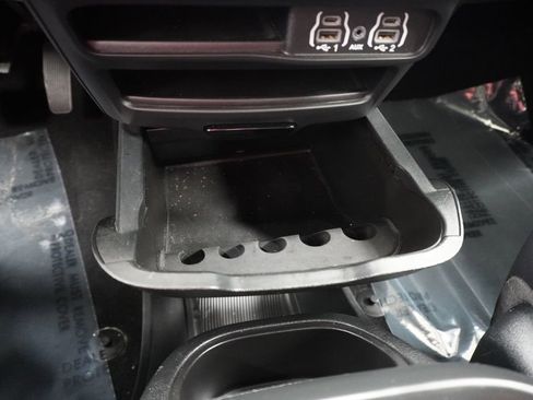 Used 2024 Chrysler Pacifica Select image 46