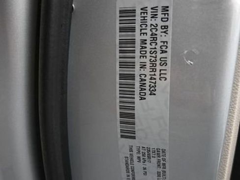 Used 2024 Chrysler Pacifica Limited FWD image 17