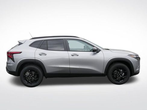 New 2026 Chevrolet Trax LT w/ Driver Confidence Package FWD image 2