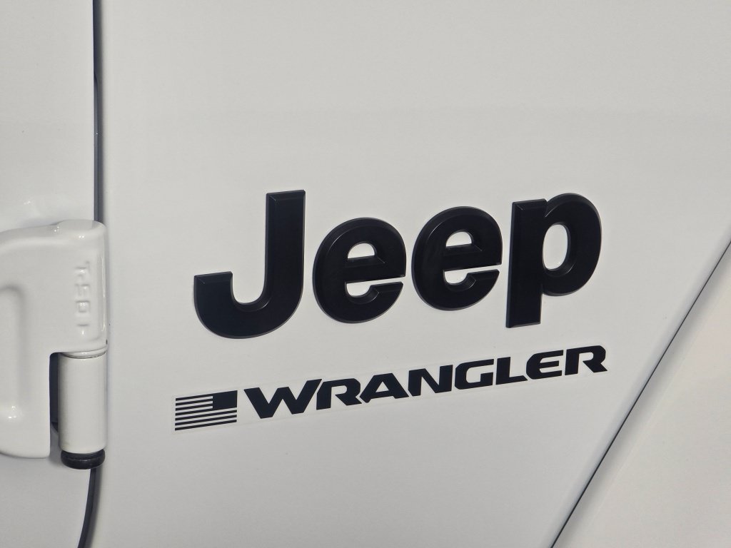 Used 2025 Jeep Wrangler Unlimited Sahara AWD/4WD image 31