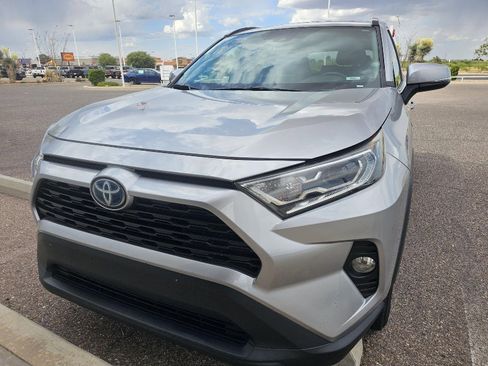 Used 2020 Toyota RAV4 XLE w/ Convenience Package image 9