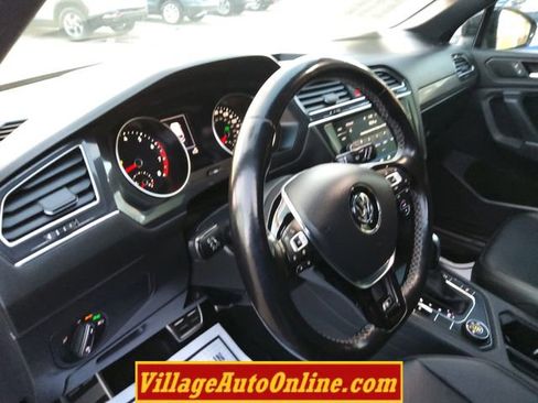 Used 2020 Volkswagen Tiguan SE R-Line image 22