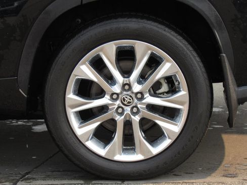 Used 2024 Toyota Highlander Limited AWD/4WD image 40
