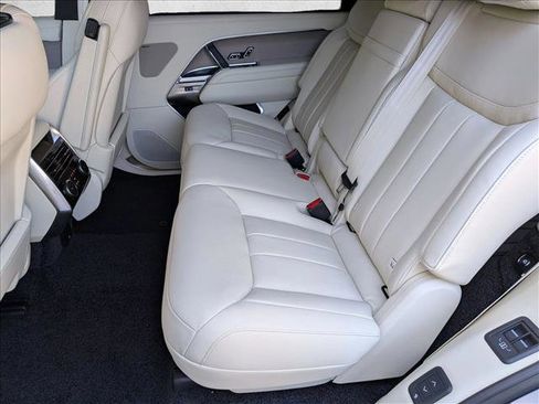 New 2026 Land Rover Range Rover Long Wheelbase SE image 15