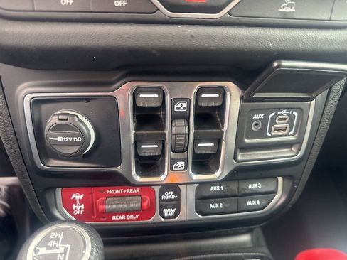 Used 2024 Jeep Wrangler Rubicon image 17