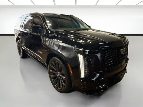 Used 2025 Cadillac Escalade V AWD/4WD image 3