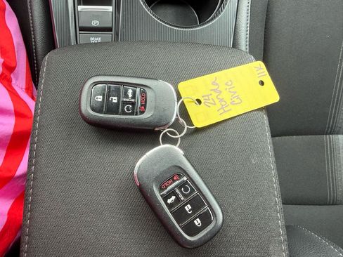 Used 2024 Honda Civic Sport image 17