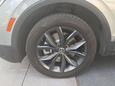 Certified 2023 Volkswagen Tiguan SE FWD image 9