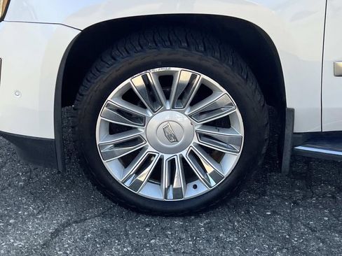 Used 2018 Cadillac Escalade Luxury AWD/4WD image 26