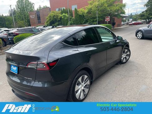 Used 2024 Tesla Model Y Long Range AWD/4WD image 11