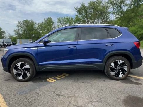 Used 2023 Volkswagen Taos SE AWD/4WD image 5