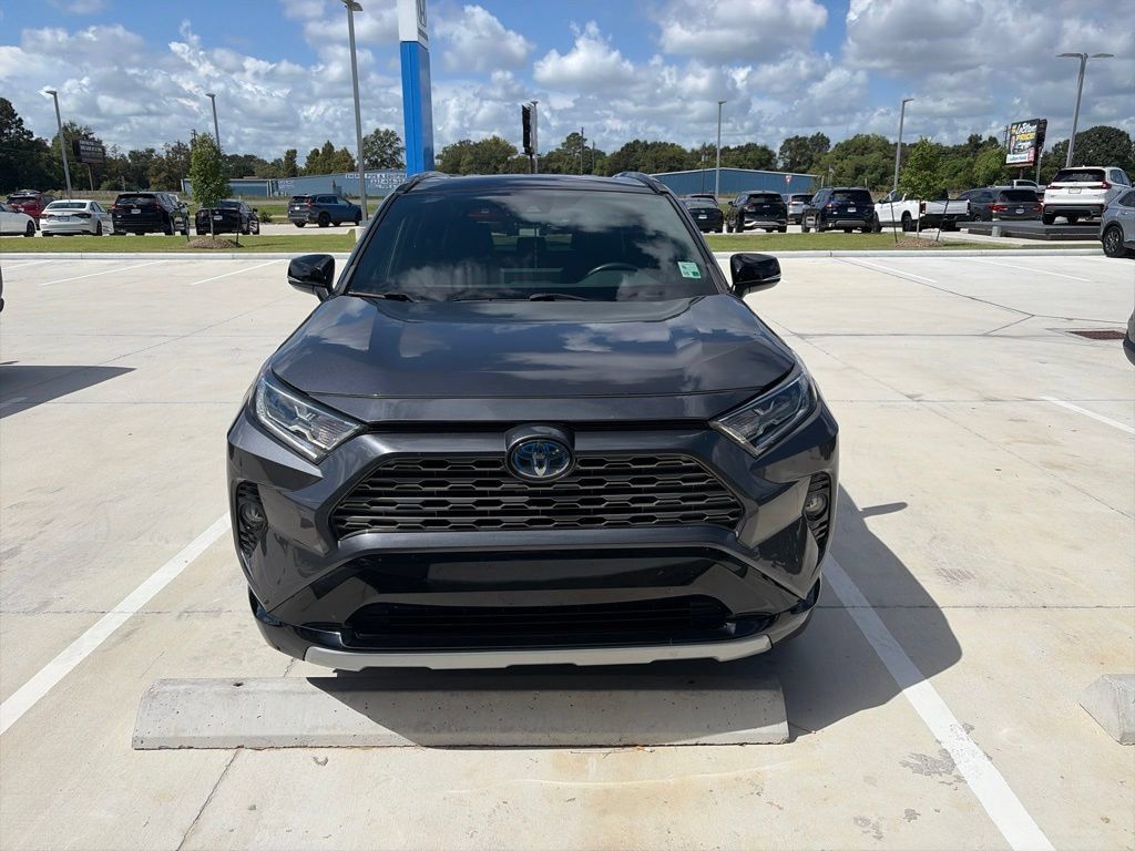 Used 2019 Toyota RAV4 XSE AWD/4WD image 2