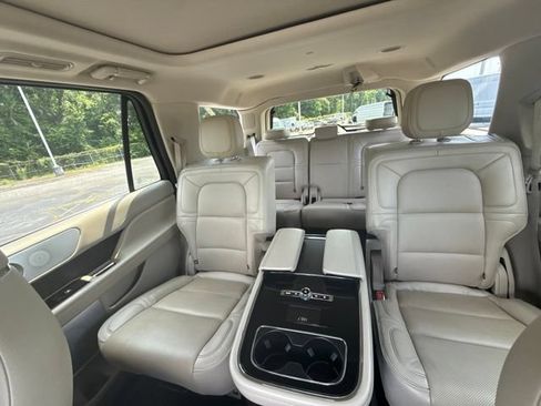 Used 2019 Lincoln Navigator Reserve w/ Cargo Package AWD/4WD image 12