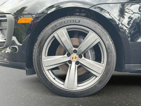 Used 2023 Porsche Macan AWD/4WD image 12