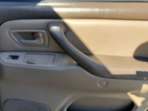 Used 2004 Toyota Sequoia SR5 image 32