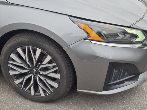 Used 2024 Nissan Altima 2.5 SV FWD image 9