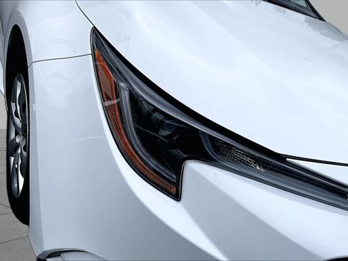 Used 2025 Toyota Corolla LE FWD image 28