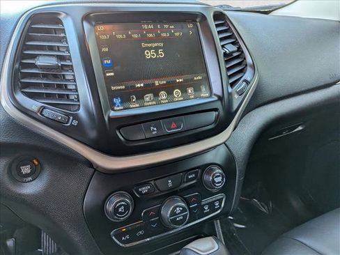 Used 2018 Jeep Cherokee Limited image 14