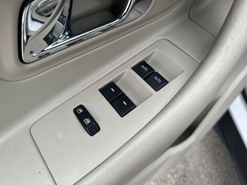 Used 2010 Ford Taurus Limited image 11