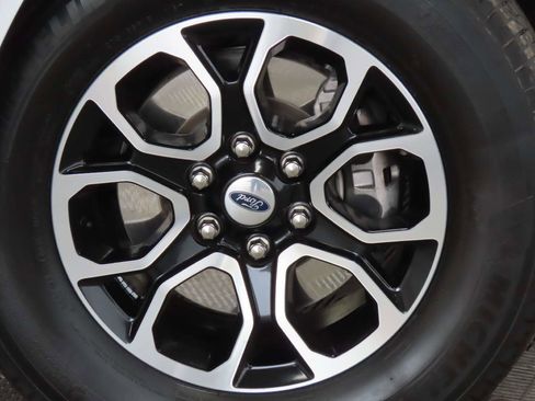 Used 2024 Ford Expedition XLT RWD image 7
