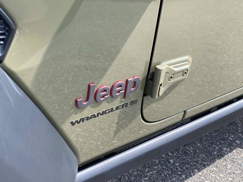 Certified 2026 Jeep Wrangler Unlimited Rubicon AWD/4WD image 11