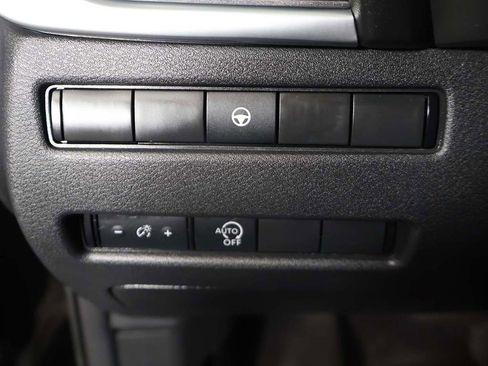 Used 2023 Nissan Rogue SV image 30