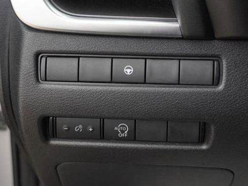 Used 2023 Nissan Rogue SV FWD image 22
