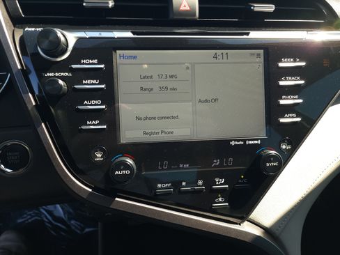 Used 2020 Toyota Camry XLE FWD image 20