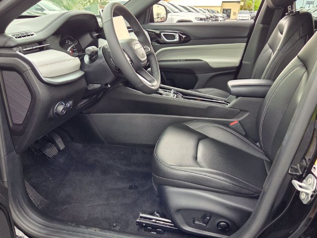 Used 2025 Jeep Compass Limited AWD/4WD image 9