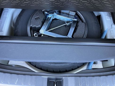 Used 2022 Toyota RAV4 XLE Premium image 28