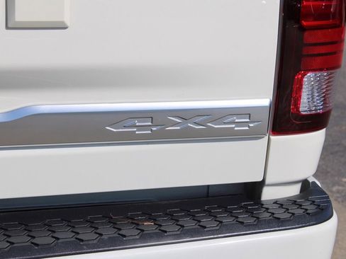 Used 2018 RAM 2500 Limited image 9