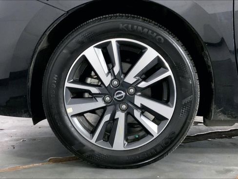Used 2025 Nissan Versa SV FWD image 9