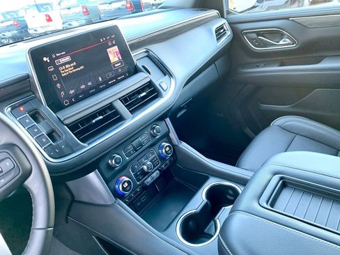 Used 2023 GMC Yukon SLT image 40