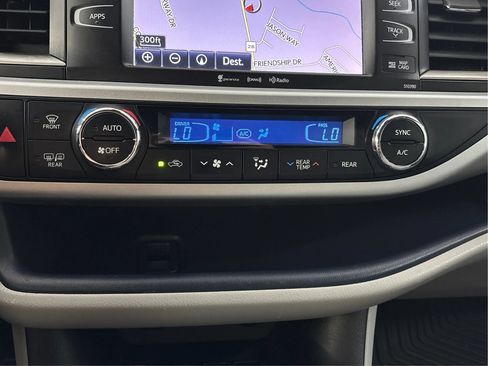 Used 2019 Toyota Highlander XLE AWD/4WD image 36