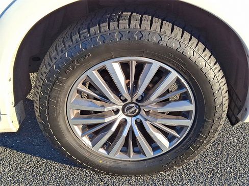 Used 2024 Nissan Armada SL w/ Captain's Chairs Package image 8