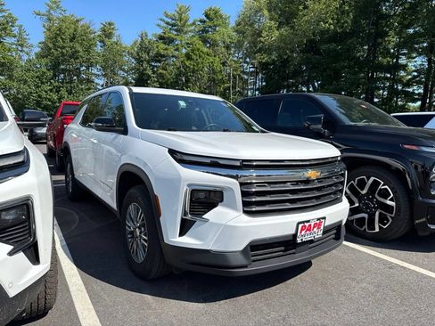 Used 2025 Chevrolet Traverse LT AWD/4WD image 3