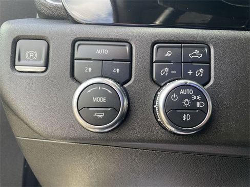 Used 2024 GMC Sierra 1500 SLT image 17