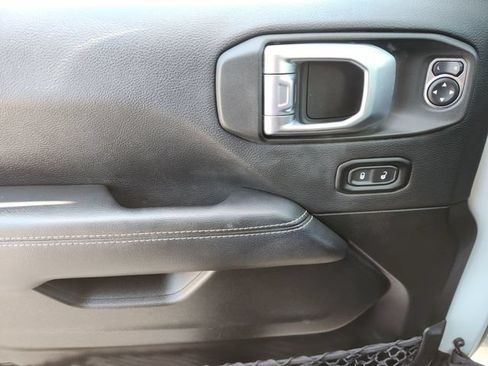 Used 2023 Jeep Wrangler Unlimited Sahara AWD/4WD image 21