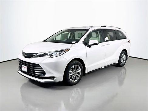 New 2026 Toyota Sienna Limited image 2
