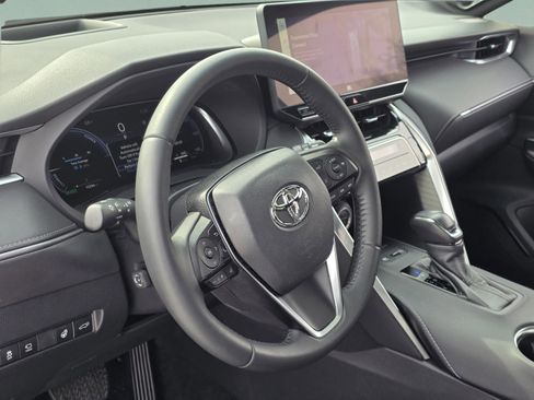 Used 2023 Toyota Venza Limited image 12