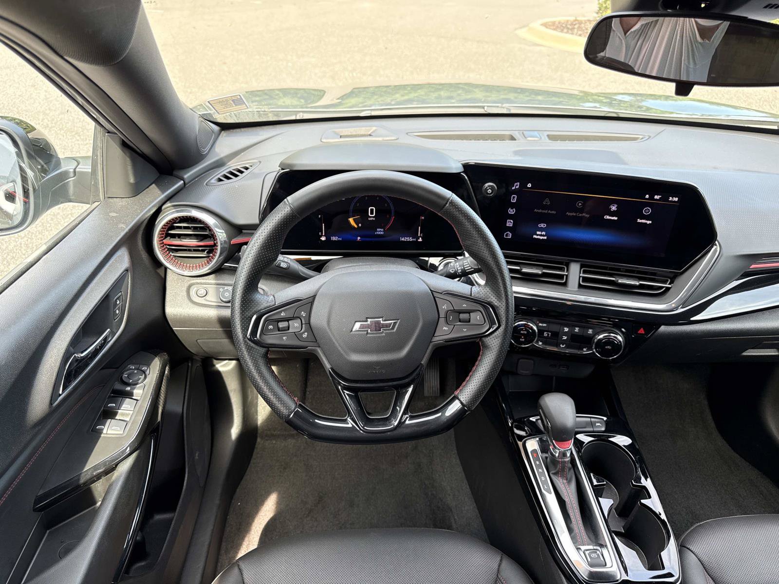Used 2025 Chevrolet Trax RS w/ Driver Confidence Package FWD image 13