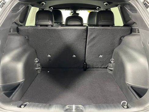 Used 2025 Jeep Compass Limited image 42