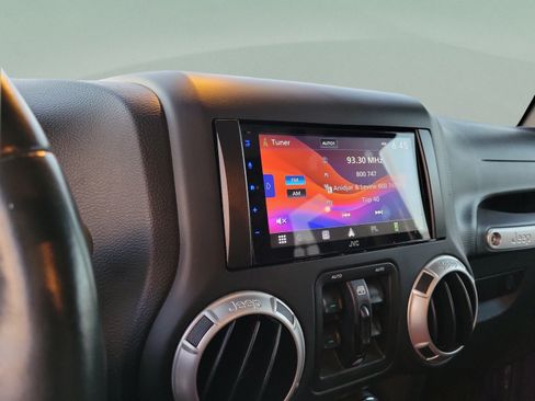 Used 2017 Jeep Wrangler Unlimited Sahara AWD/4WD image 16