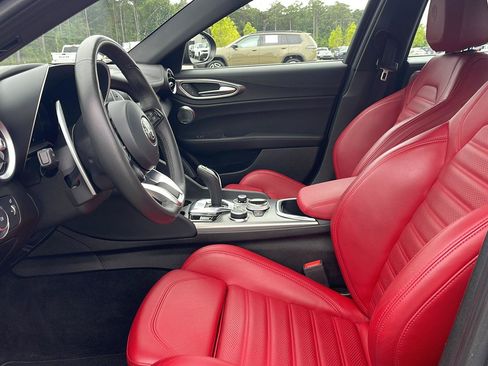 Used 2024 Alfa Romeo Giulia Veloce AWD/4WD image 19