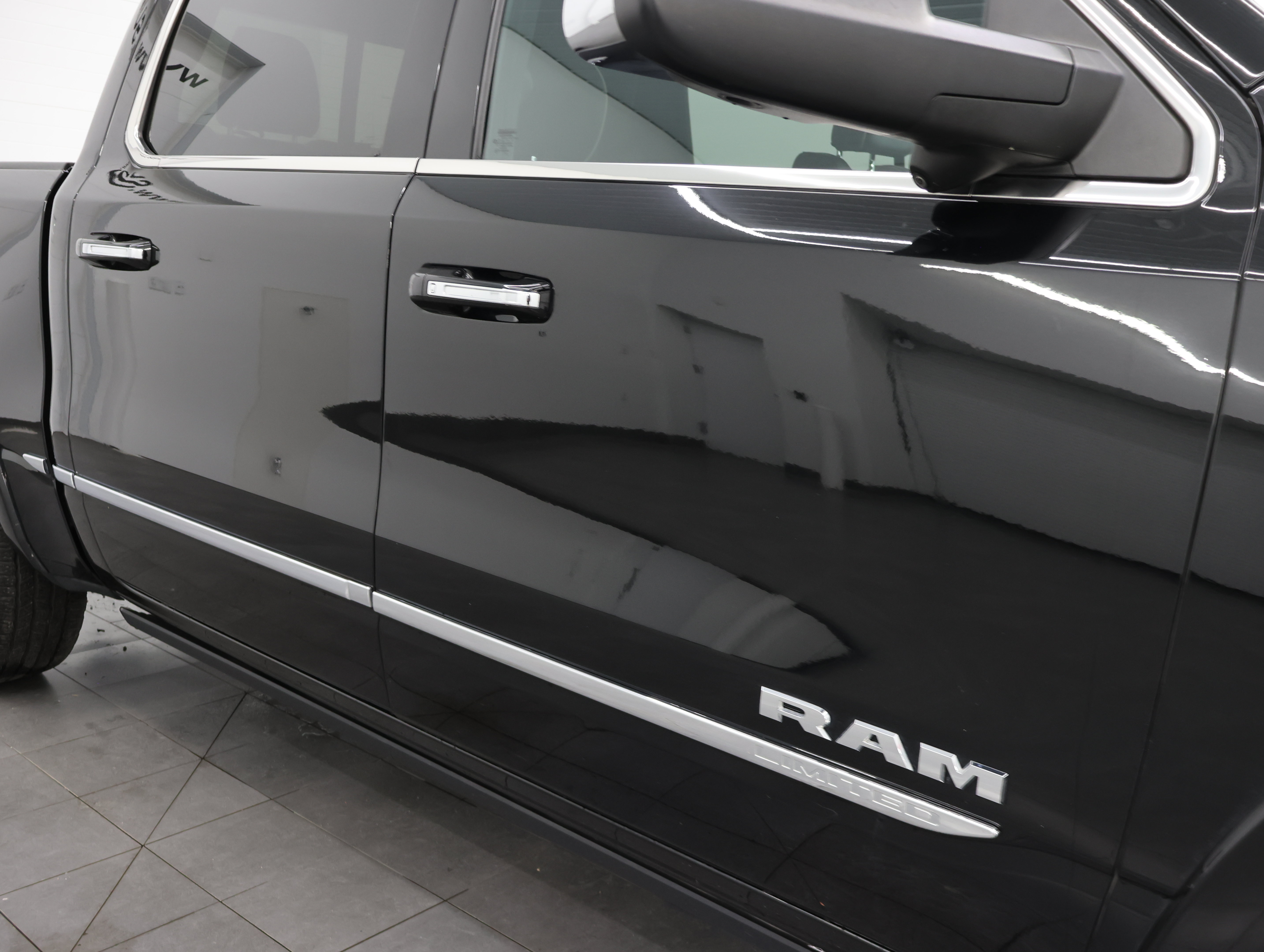 Used 2022 RAM 1500 Limited AWD/4WD image 29