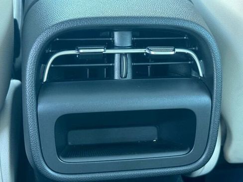 Used 2025 Mercedes-Benz E 350 Sedan image 16