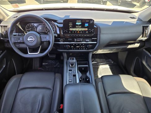 Used 2023 Nissan Pathfinder SL FWD image 14