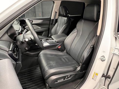 Used 2024 Acura MDX SH-AWD w/ Technology Package image 3
