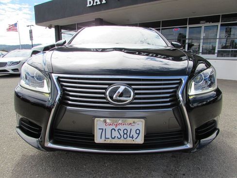 Used 2013 Lexus LS 460 L w/ Ultra Luxury Pkg RWD image 2